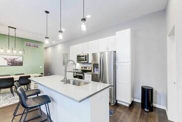 Chic Home W/ Yard < 3 Mi To Dtwn Cincinnati!