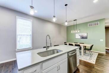 Chic Home W/ Yard < 3 Mi To Dtwn Cincinnati!