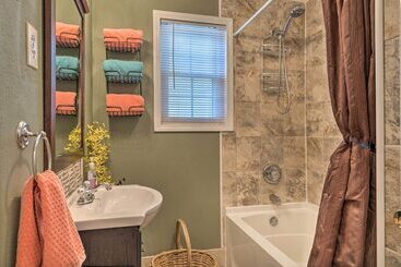 Cozy Gulfport Home: Walk To Beach, Marina & Casino