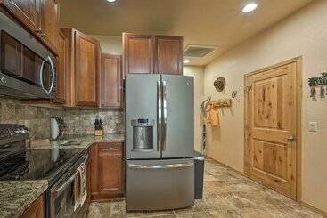 Dog Friendly Show Low Cabin W/ Deck & Views!
