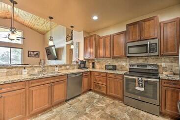 Dog Friendly Show Low Cabin W/ Deck & Views!