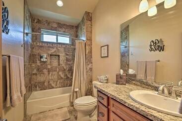 Dog Friendly Show Low Cabin W/ Deck & Views!