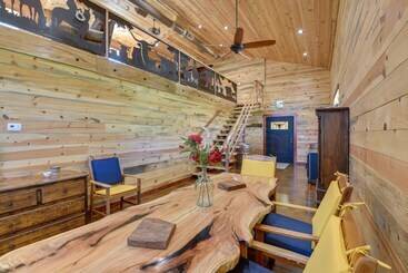 Early Cabin W/ Deck ~ 20 Mi To Lake Brownwood!