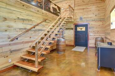 Early Cabin W/ Deck ~ 20 Mi To Lake Brownwood!