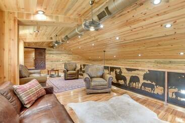 Early Cabin W/ Deck ~ 20 Mi To Lake Brownwood!