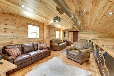 Early Cabin W/ Deck ~ 20 Mi To Lake Brownwood!