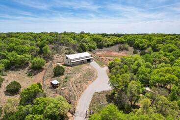 Early Cabin W/ Deck ~ 20 Mi To Lake Brownwood!