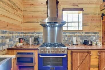 Early Cabin W/ Deck ~ 20 Mi To Lake Brownwood!