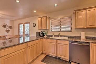 Elk Haven Show Low Cabin W/ Deck & Pool Table!