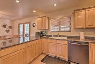 Elk Haven Show Low Cabin W/ Deck & Pool Table!