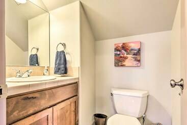 Family Friendly Bend Home W/ Hot Tub & Yard!