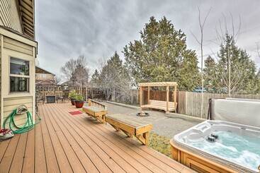 Family Friendly Bend Home W/ Hot Tub & Yard!