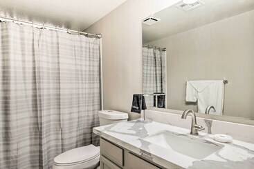 Gilbert Home W/ Private Pool & Putting Green!