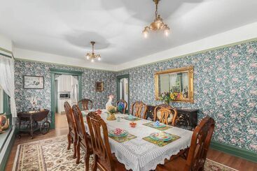 Walk To Dtwn: Historic Prescott Home W/ Yard!