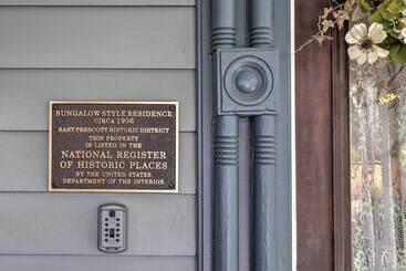 Walk To Dtwn: Historic Prescott Home W/ Yard!