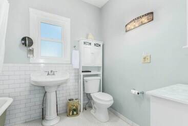 Walk To Dtwn: Historic Prescott Home W/ Yard!