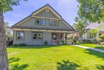 Walk To Dtwn: Historic Prescott Home W/ Yard!