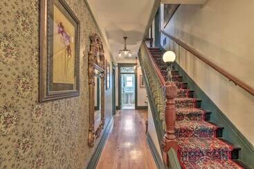 Walk To Dtwn: Historic Prescott Home W/ Yard!