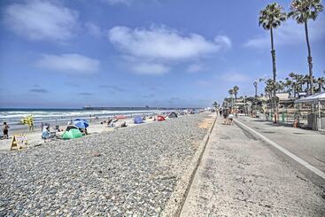 Oceanside Home W/ Yard   Walk To Beach & Pier