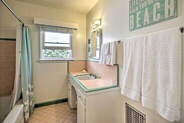Oceanside Home W/ Yard   Walk To Beach & Pier