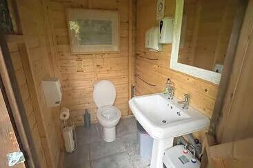 Woodland Camping Pod With Use Of Campsite Bathroom