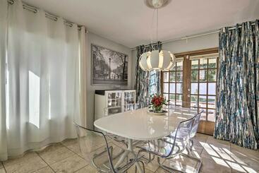 Lakefront Tempe House W/ Sun Deck, Hot Tub & Boats