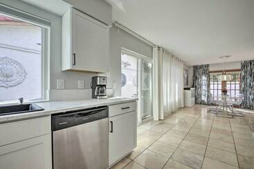Lakefront Tempe House W/ Sun Deck, Hot Tub & Boats
