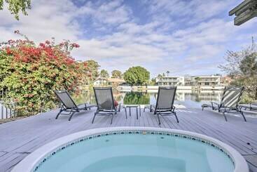 Lakefront Tempe House W/ Sun Deck, Hot Tub & Boats