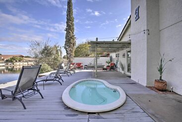 Lakefront Tempe House W/ Sun Deck, Hot Tub & Boats
