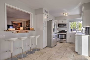 Lakefront Tempe House W/ Sun Deck, Hot Tub & Boats