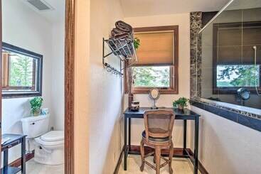 Luxe Coos Bay Escape W/ Patio + River Views!
