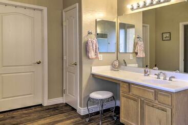 Luxe Queen Creek Escape: Private Pool + Yard!