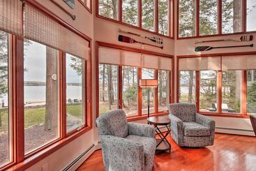 コテージ Lakefront Poconos Escape W/ Game Room, Dock & Pool