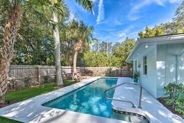 Mid Mod Coastal Home W/ Pool ~ 1 Mile To Beach