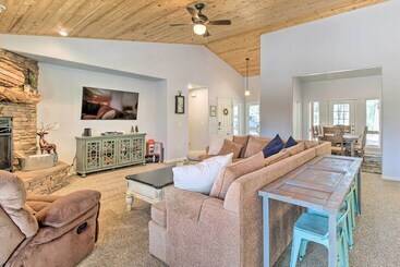 Modern Show Low Cabin Retreat W/ Deck & Grill