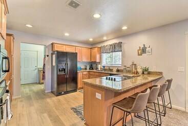 Modern Show Low Cabin Retreat W/ Deck & Grill