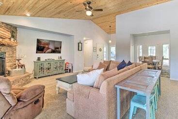 Modern Show Low Cabin Retreat W/ Deck & Grill