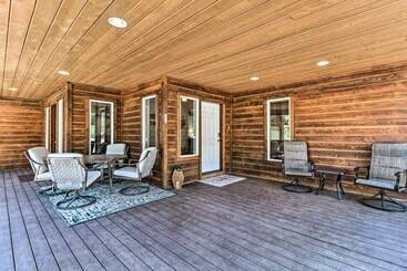 Modern Show Low Cabin Retreat W/ Deck & Grill