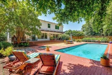 Novato Getaway: Pool, Hot Tub, Near Sf Bay!