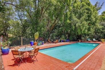 Novato Getaway: Pool, Hot Tub, Near Sf Bay!