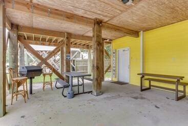 Orange Beach Family Duplex W/ Deck < 1 Mi To Shore