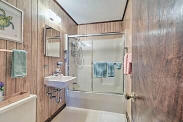 コテージ Pet Friendly Second Row House Steps To Beach!