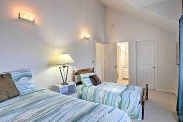 Relaxing Lincoln City Coastal Escape Near Beach!