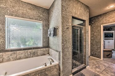 Scenic Ruidoso Abode W/ Mtn Views, Hot Tub & Deck!