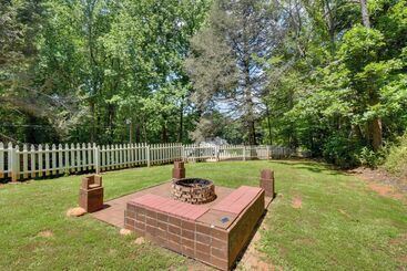 Serene Greenville Cottage: 6 Mi To Paris Mtn!