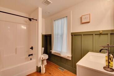 Serene Greenville Cottage: 6 Mi To Paris Mtn!