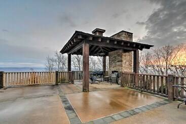The Barn House: Caldwell Mtn Retreat W/ Hot Tub!