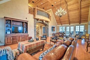 The Barn House: Caldwell Mtn Retreat W/ Hot Tub!