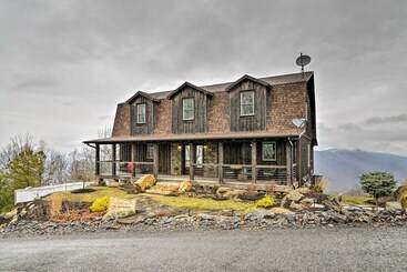 The Barn House: Caldwell Mtn Retreat W/ Hot Tub!