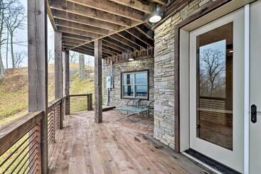 The Barn House: Caldwell Mtn Retreat W/ Hot Tub!